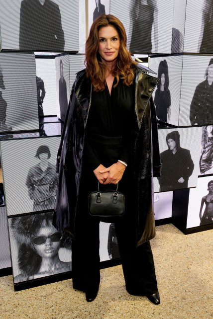 The ageless Cindy Crawford showed how to wear a leather coat in style