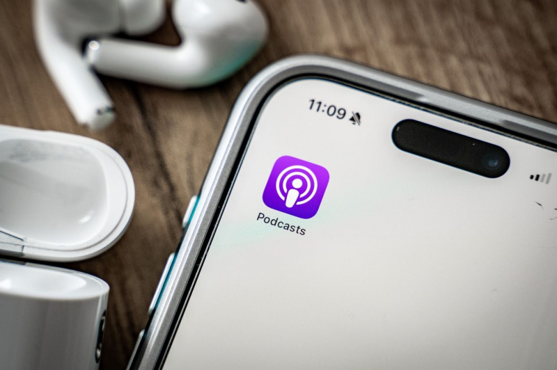 After Foot, Hondelatte Raconte, Les Grosses Têtes... What are the most popular podcasts most popular in 2023 at Apple? /></p>
<p> © Presse-citron.net </p>
<p>It's (soon) the end of 2023, and if Spotify has already put its traditional recap online, Wrapped, the giant Apple is also taking stock of this past year (already!). On the Apple side, we decided to highlight the Podcasts section, the American group offering millions of shows to (re)listen to through an iPhone, a Mac, #8217;an iPad…</p>
<h2>Apple takes stock (calmly) of the best Podcasts in 2023</h2>
<p>Last school year, Apple carried out a major overhaul of its Podcasts application, eager including integrating “leading” third-party services ”. Understand, with subscription plans. Initially, 100 new podcasts are offered directly to the application. In order to offer an enriched interface, Apple has worked in close collaboration with numerous developers and publishers.</p>
<p>For Apple, the interest is obviously to attract more users to its platform and to establish itself like the podcast reference. For the media and other broadcasters, it is also the opportunity to address an ever-larger audience, the offer being available on iPad, iPhone, Mac…</p >
<p><img decoding=