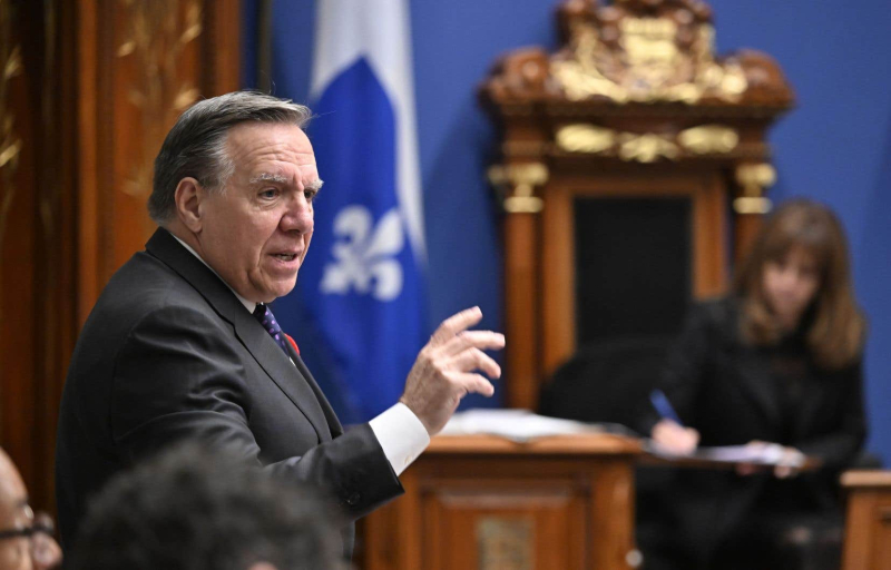 Legault pein&eacute ; to see the CAQ drop in the polls