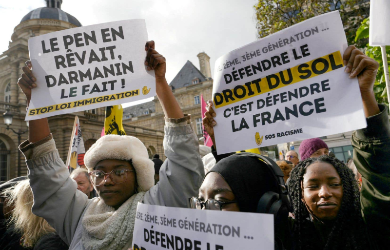 A new law on immigration in France, the 30th since 1980