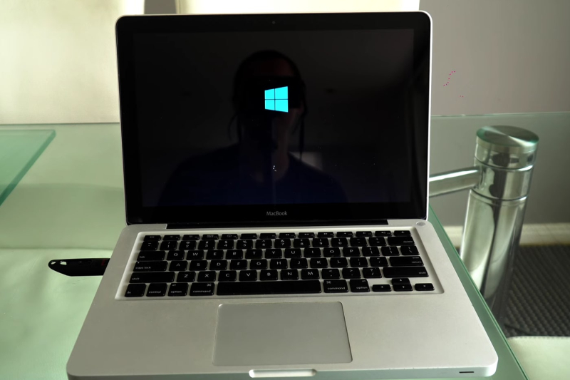 Installing Windows Phone on a MacBook is possible (video)
