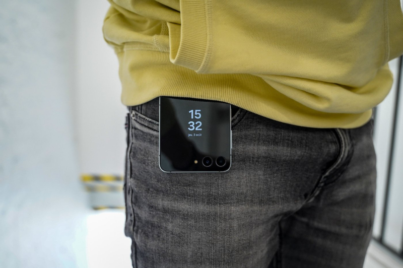 Galaxy Z Flip5 test: what is the latest Samsung folding smartphone worth ?