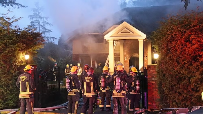 Fire in a residence leaves one dead and several injured in Surrey