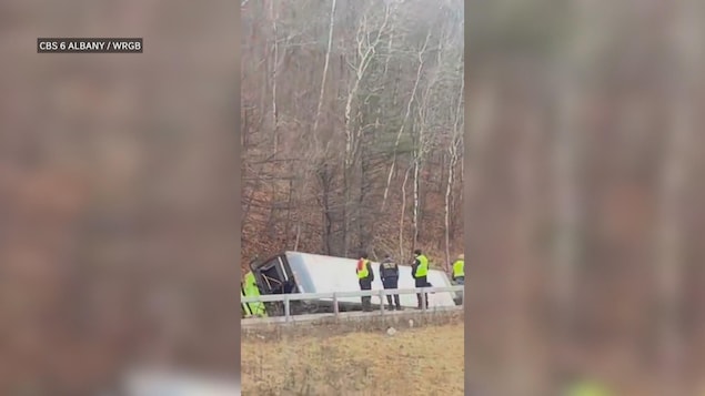 A bus accident between Montreal and New York leaves one dead