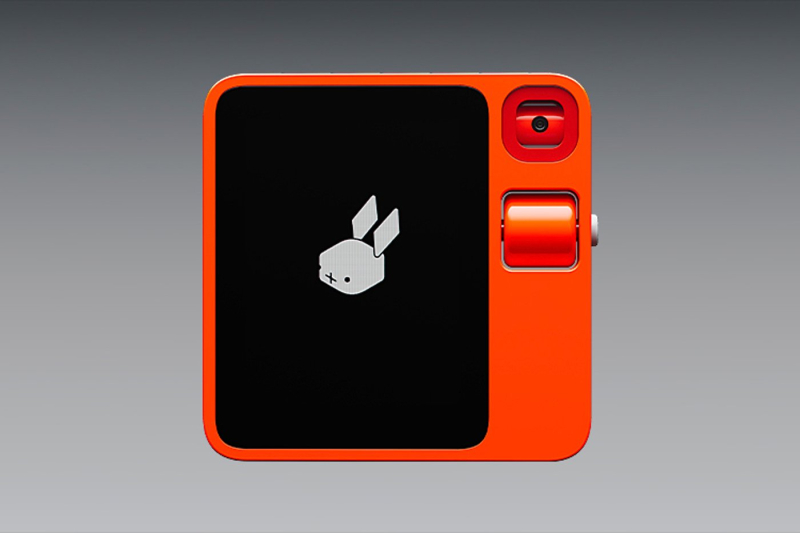 Rabbit R1: what is this strange AI-boosted device that wants to make you forget your smartphone ?