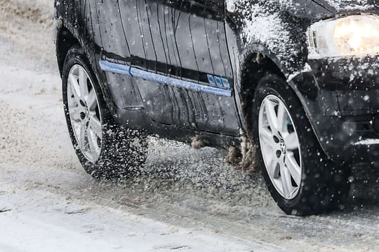This button makes driving on snow easier, too few motorists know about it
