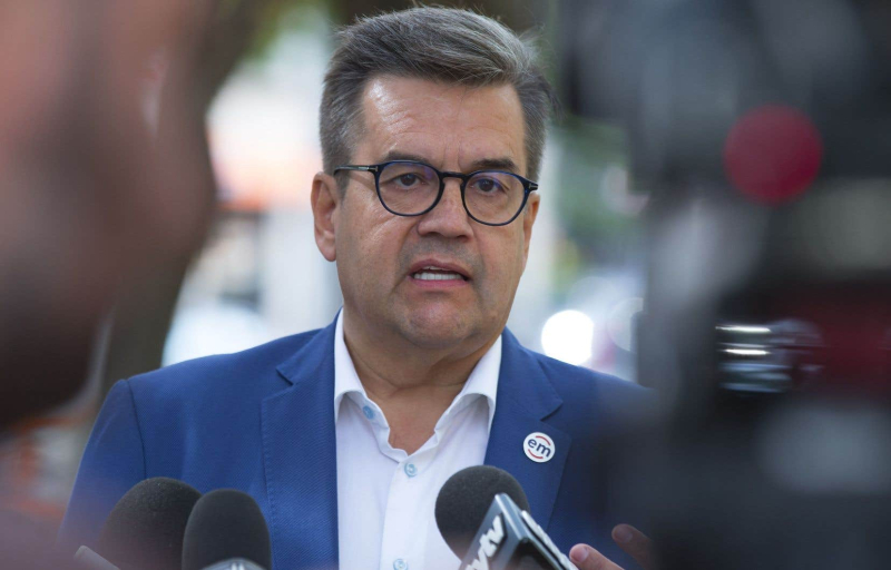 Denis Coderre wants “a little less laughter” about his candidacy