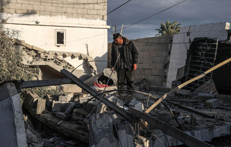 Israeli army shells Gaza Strip, dozens dead
