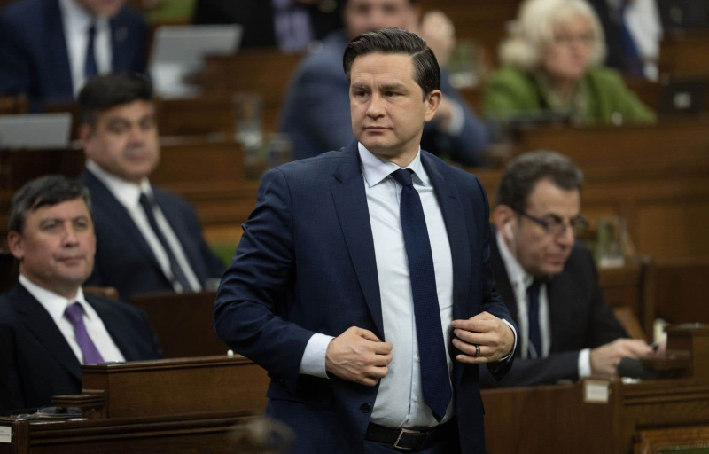 Pierre Poilievre switches from insults to congratulations in the cities where he hopes for gains