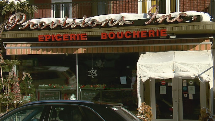 The owners of a Quebec grocery store left without a trace