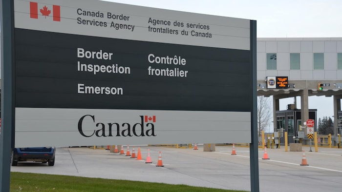 Calgarian arrested for &#39;smuggling illegal immigrants&#39; into Manitoba
