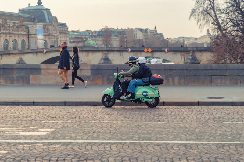 Should we ban two wheels at night ? Paris is thinking about it