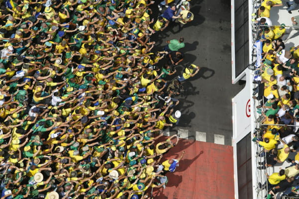 Brazil: in front of thousands of supporters, Bolsonaro denounces his ineligibility