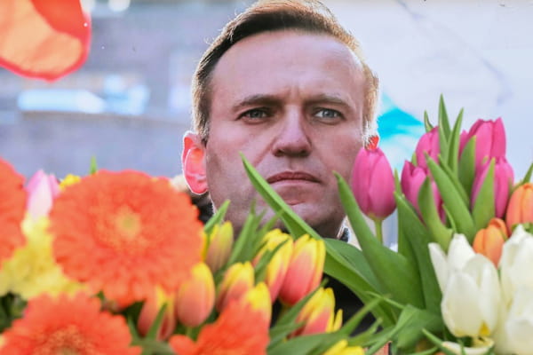 Navalny&#39;s mother calls on Putin to hand over her son&#39;s body "without delay"