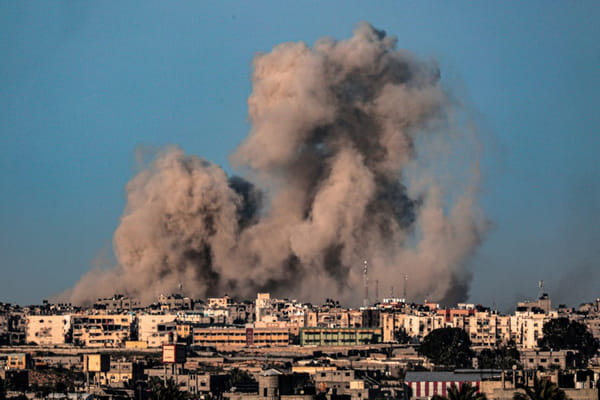 Bloody Israeli raids in Gaza, an American envoy to Israel