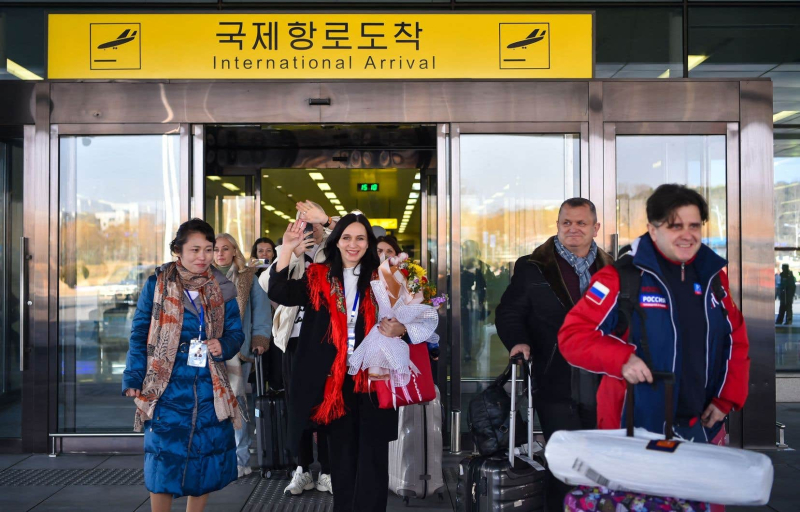 Tourists return to North Korea for first time since COVID-19