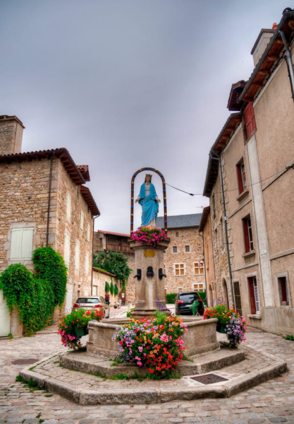 This village is the hidden gem of the south of France, it is an ideal destination in spring