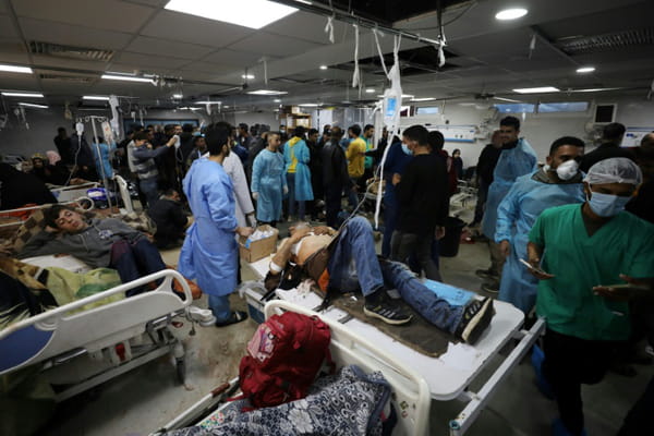 Israel carries out operation on Gaza&#39;s largest hospital