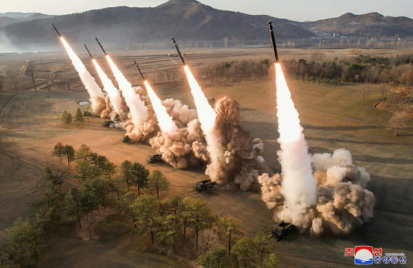North Korea: Kim supervises “very large” rocket launchers