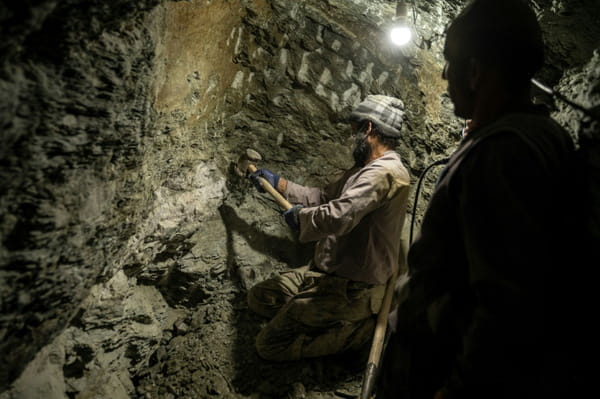 Afghanistan: gold miners brave debts and death