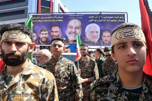 Thousands of Iranians insult Israel by paying tribute to soldiers killed in Damascus