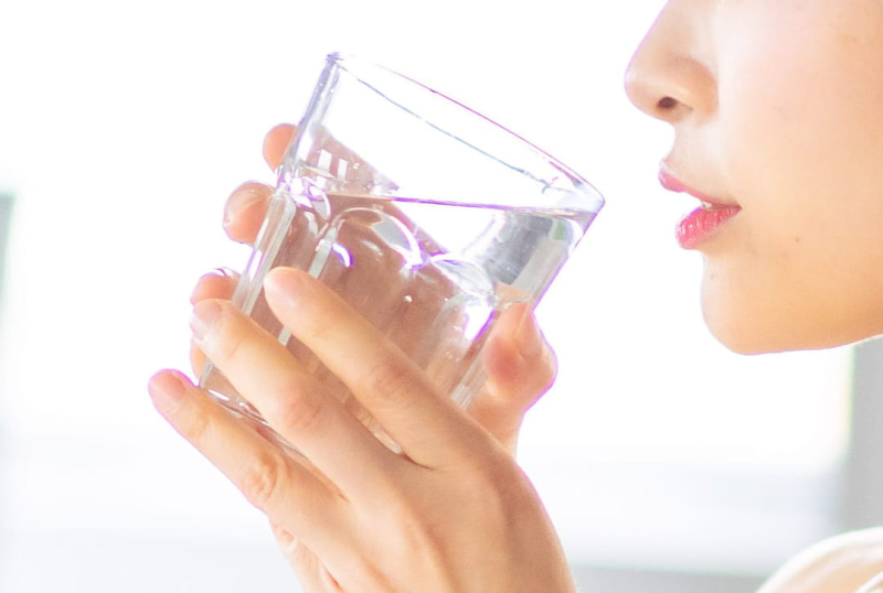 Drinking water during meal might not be such a good idea, here&#39;s what experts recommend