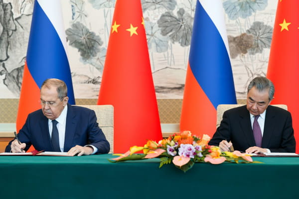 China promises Lavrov to strengthen cooperation with Russia