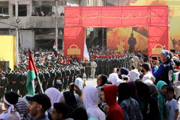 Thousands of Iranians insult Israel by paying tribute to soldiers killed in Damascus