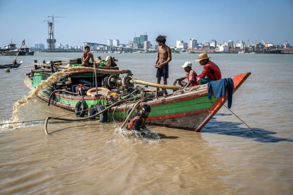 In Burma, with the wreck hunters of the Yangon River