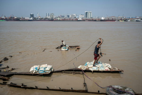 In Burma, with the wreck hunters of the Yangon River