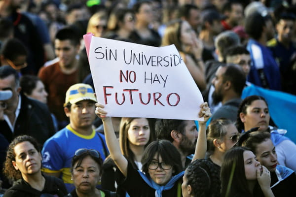 Argentina: massive demonstrations to defend public universities against austerity