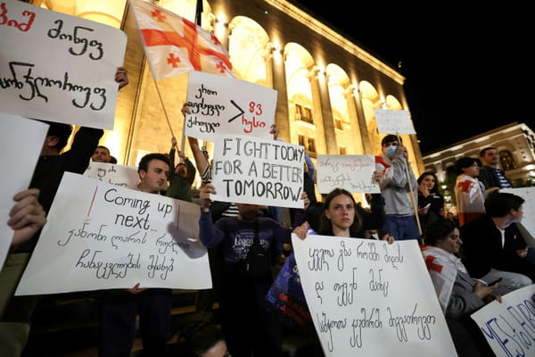 In Georgia, 20,000 demonstrators after the first vote on a law on “foreign influence”