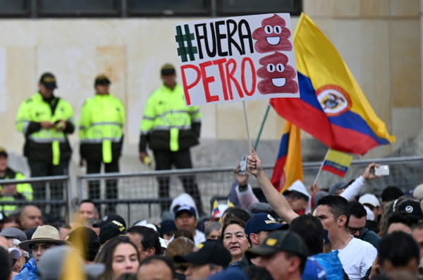 Colombia: hundreds of thousands of people demonstrate against Petro