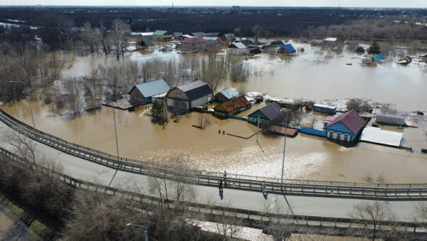 Major floods in Russia and Kazakhstan: evacuations continue