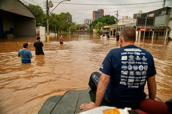 Floods in Brazil: race against time to rescue victims