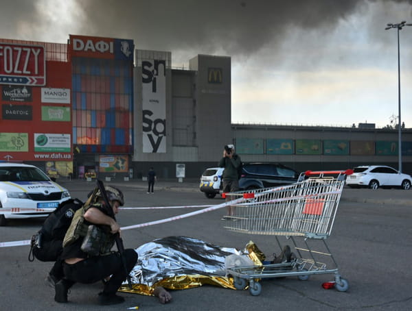 Ukraine: death toll continues to rise after Russian strike on Kharkiv hypermarket