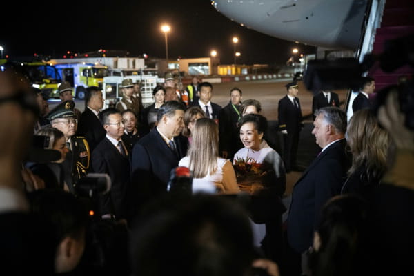 Xi Jinping in Hungary to celebrate &#39;golden cruise&#39; in relations with China