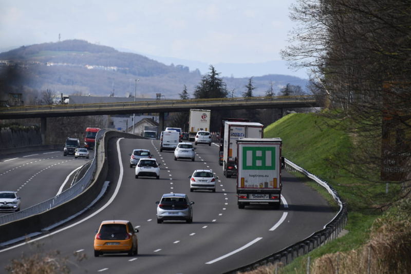 Millions of motorists will soon be deprived of the left lane, beware of a fine if you drive in it