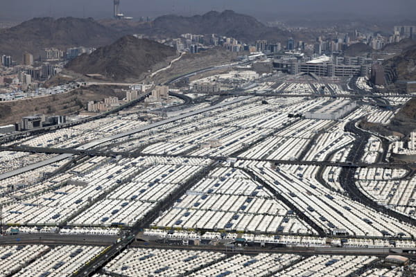 Hajj: Saudi Arabia warns of heat peak, several deaths