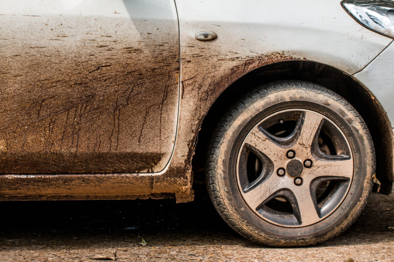 This product removes dirt from rims, it costs less than 2 euros and everyone has it at home