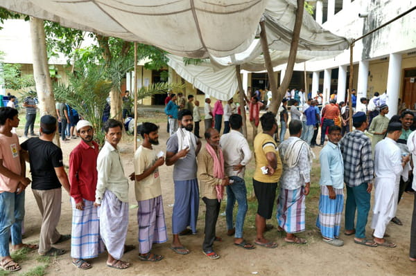 India: 642 million voters cast their ballot, Modi&#39;s victory expected