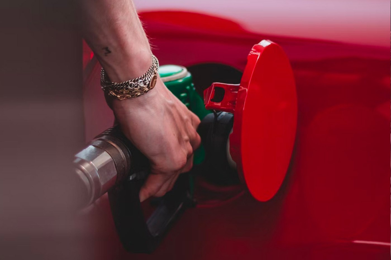 Gasoline at cost price, what does that mean ?