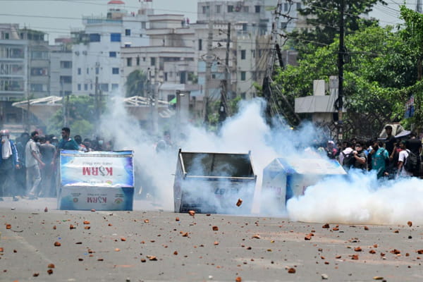 Bangladesh: 32 dead in violence, state TV on fire, internet cut