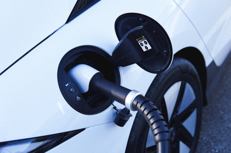 How much does it cost to charge an electric car at home ?