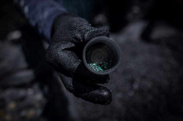 Emerald dust in Colombia: the dream of artisanal miners