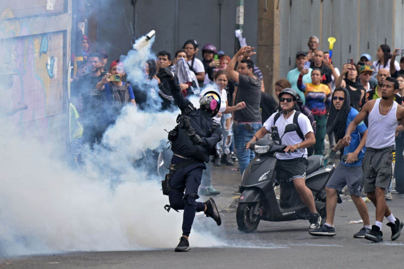 &#39;They robbed us&#39;: Anger mounts in Caracas over Maduro&#39;s re-election