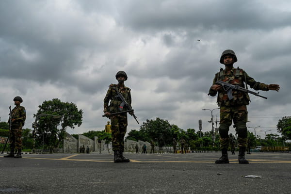 Protests in Bangladesh: police fire live ammunition, army deployed