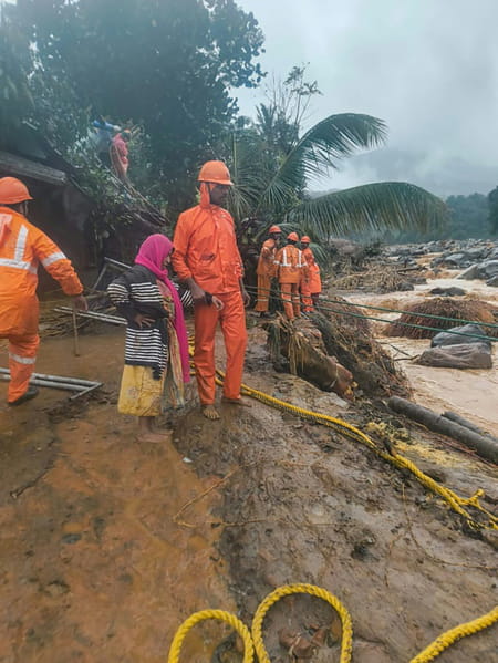 India: 108 dead after landslides in tea plantations