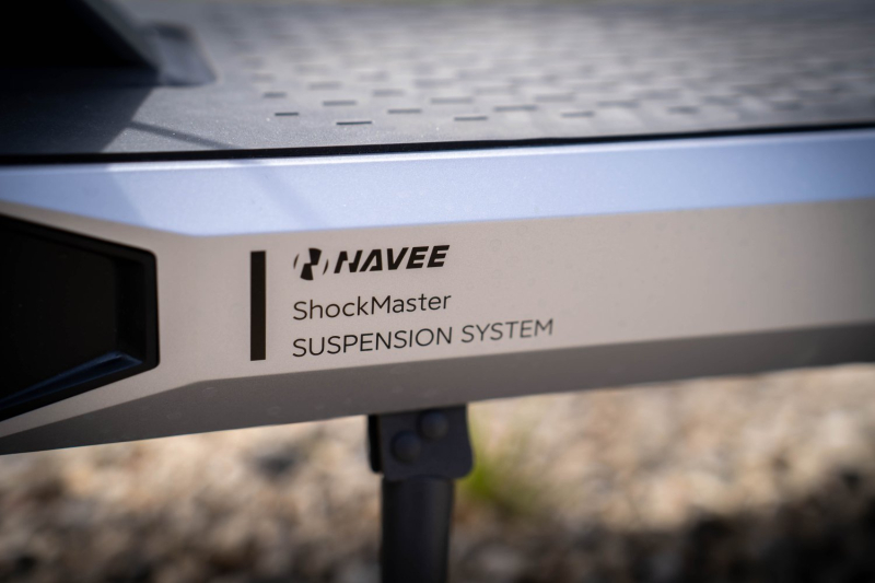 Navee S60 test: the electric scooter to put in the Cybertruck bed