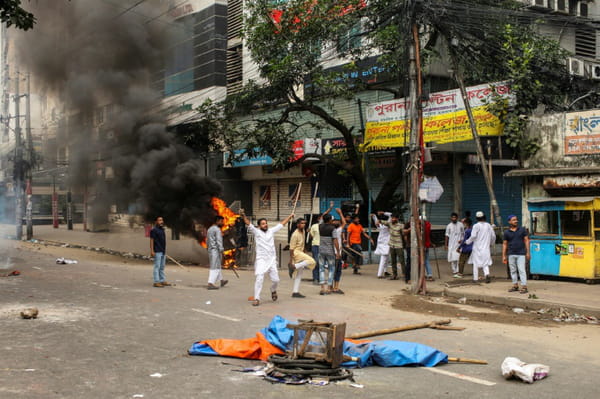 Protests in Bangladesh: police fire live ammunition, army deployed